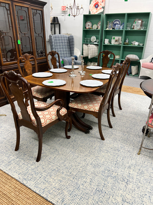 Set of 6 Queen Ann style dining chairs in great condition.