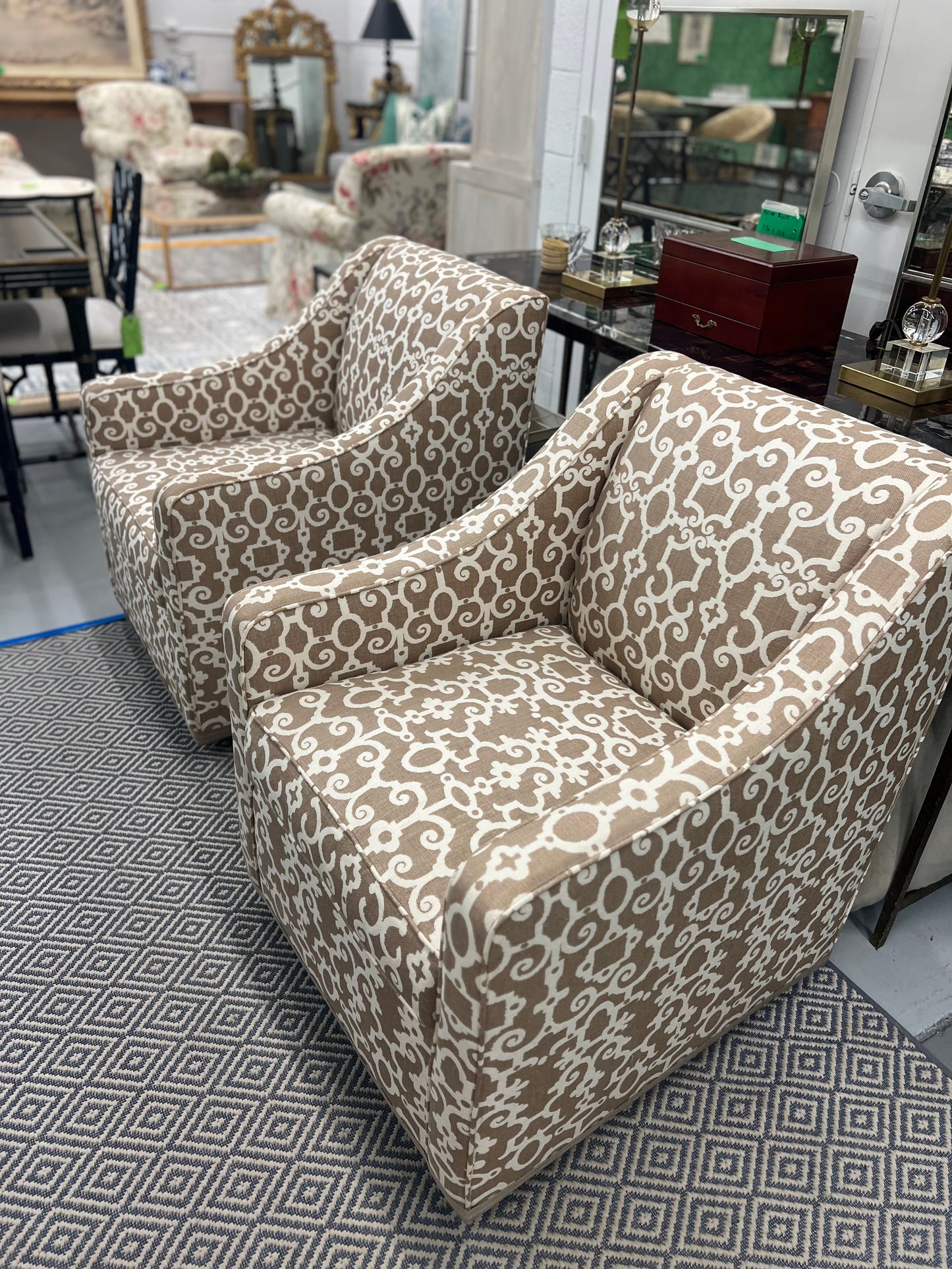 Beige & White Geometric Lattice Swivel Chair